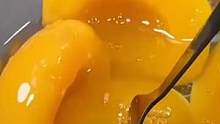最近大家都在吃黄桃罐头，特意选这款木糖醇黄桃罐头，又大又多汁#口感特别好   #黄桃罐头  #好吃 