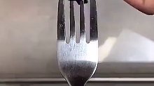 拉链坏了怎么办？一个叉子便能拯救你