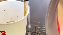我喝一杯，为啥要给两杯的钱