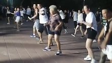 原来广场舞也有高端局，这是巅峰赛吧！