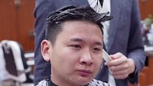 能感受到这位大哥理发时的心情
