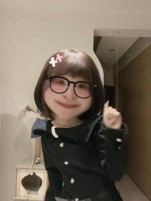 #不太聰明的亞子 新年快樂、給大家跳個(gè)舞助助興#淺跳一下 #越來越可愛越來越有錢