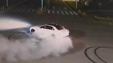 男子马路上玩漂移，交警：必须安排！ 