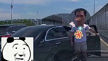 奔驰错过路口，竟别停前车。网友：人家还没找你算账，你发什么火