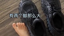 弟弟到底吃什么长大的，姐姐看到弟弟的鞋子
