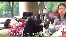 跌倒后自然看书，韩国恶搞路人搞笑解说