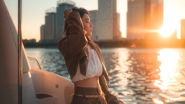阳光是最好的滤镜滨城余晖下的游艇Model:佳华#侯玉森艺术写真#约小姐姐拍照#美女写真#日落
