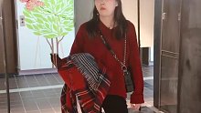 邓三岁背上米奇包，感觉人生已经走上了巅峰！结果被美