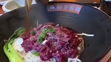 温体牛肉面，据说这是最嫩的牛肉吃法