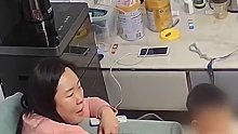 宝宝的一声“妈妈”，让女子想到了去世的母亲