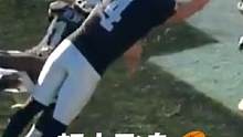 #NFL 来自四分卫Derek Carr（德里克•卡尔）的飞身达阵#精彩瞬间 #NFL星计划