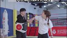 嗖嗖一顿小腿法～#这操作都看傻了 #dou出真功夫 #专业动作请在指导下进行 #搏击女孩 #笑容助力