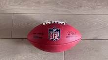 你的橄榄球会变装么？#美式橄榄球 #wilson #nfl #运动装备 #超级碗 #体育运动 #橄榄