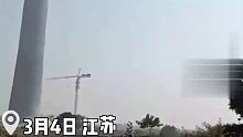 路人吃瓜看爆破，本以为离得很远非常安全，结果万万没想到……
