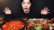 【Boki 字幕版】香辣的猪肉火锅搭配牛肉饼、五花肉、辣炒猪肉、蔬菜包饭，韩餐吃播