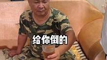 爸爸好像很害怕哈哈哈哈哈哈哈#关二静的和睦家庭 #内容过于真实