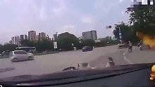 女司机车祸现场合集，除了啊啊啊啥也不会了