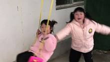 #累的时候就看看自己的孩子 
#生活有苦有甜 ##小孩子的快乐总是那么简单 #一起荡秋千 #陪伴孩子