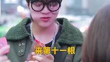 为了和女友出去旅游，安徽小伙子直言要吃20根才肯罢休！#街访 #街拍 