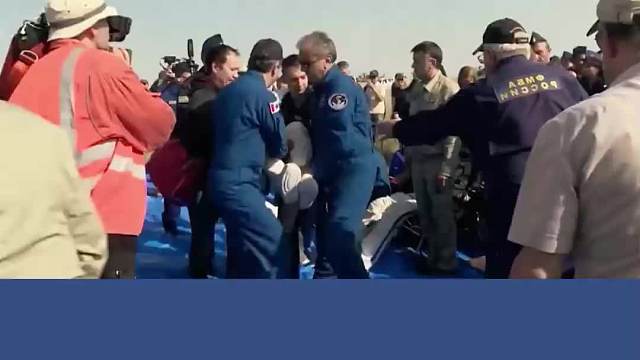 航天员出仓时为何要抬着？他们回来后去了哪里？