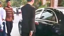 马总坐的迈巴赫，怎么感觉不太一样…#奔驰 #迈巴赫 #汽车 #搞笑