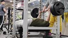 粉丝投稿，卧推170kg，极限粘滞对抗！#要做一个猛男 #力量举 #精神氮泵 #卧推 #真男人无所畏