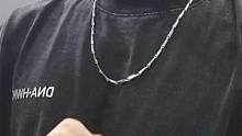 各种衣服都能轻松驾驭的一款#项链 #好看又百搭 还不给男朋友安排一条？#项链控 #钛钢项链 #男生穿
