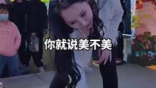 美女挑战哑铃