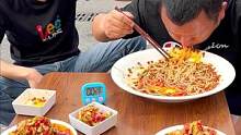 幽默大哥大肚腩，吃完还想吃 #嗦粉   #美食