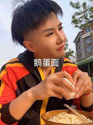 你們眼中的虐王教練
在這個(gè)男孩面前的樣子