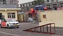 教练展示两轮开车，学员：这是科目几啊…#汽车 #开车 #考驾照 #搞笑 #测测未来开什么车