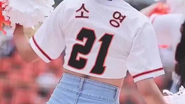 有一天，当你走过蔓草荒烟，我便在那里向你轻声呼喊