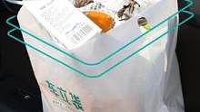 这款可站立可粘贴的垃圾袋，自带背胶封口，撕下不会留胶，下车直接扔垃圾桶很方便！#有车必备#车载垃圾袋