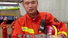 如果穿这身衣服店家都不收钱的，网友：祝你们每次出警安全而归