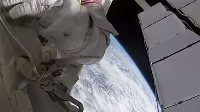 宇航员为什么不能在太空打嗝？