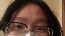 女子发现家门被贴上“专业开锁”小广告，赶紧报警。