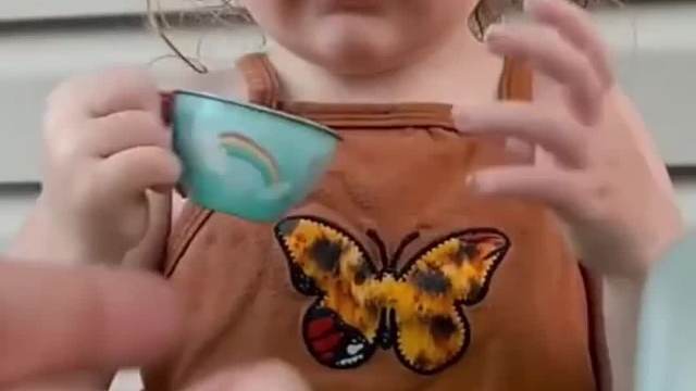 小女孩真的好可爱，怎么才能拥有一个同款女儿呢？