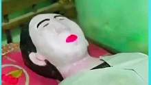 男人究竟能痴情到什么地步，他把去世的妻子封存在石膏像中长久陪伴。 #奇闻趣事 #感人 #生活 #感人