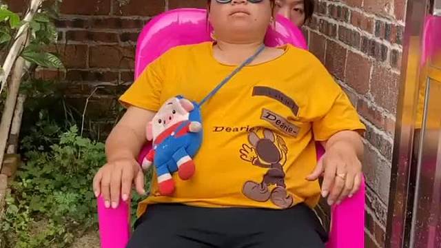 原来还没有睡着的、在是啥眼神