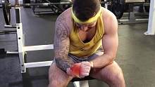 训练时手腕伤到了，戴护腕有用吗？#健身 #健身教学 #胸肌训练