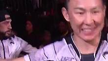 万众期待的时刻已经到来！比赛现在开始！#闫晓楠vs安德拉德 #UFC288