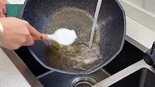 有了这款#长柄锅刷 做饭的时候再也不怕脏手了。#刷锅神器 #长柄锅刷 #厨房好物