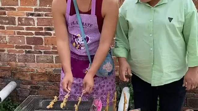 一段感人的视频、孩子真孝顺