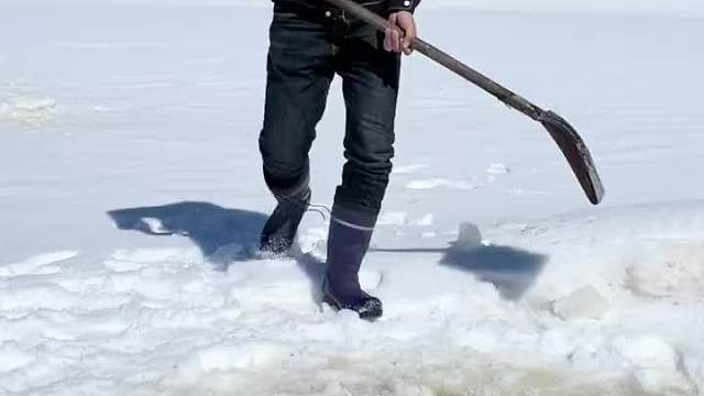 抖塔河呼玛河起捕鱼桶收获满满