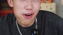 《探索兄弟》美食：深夜饿了来一个猪肘子虎皮尖椒盖饭