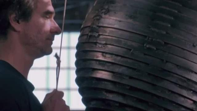 世界上最玩命的实验，用一吨重铁球砸自己