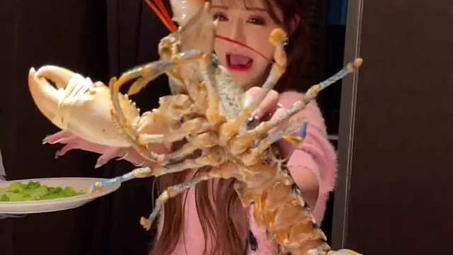  请粉丝吃饭的第二天 