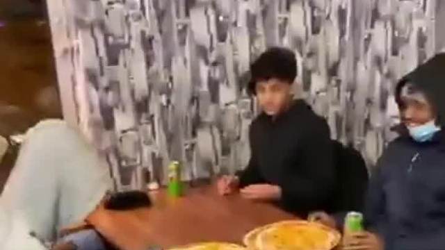 搞笑配音 爱要面子的几位小伙