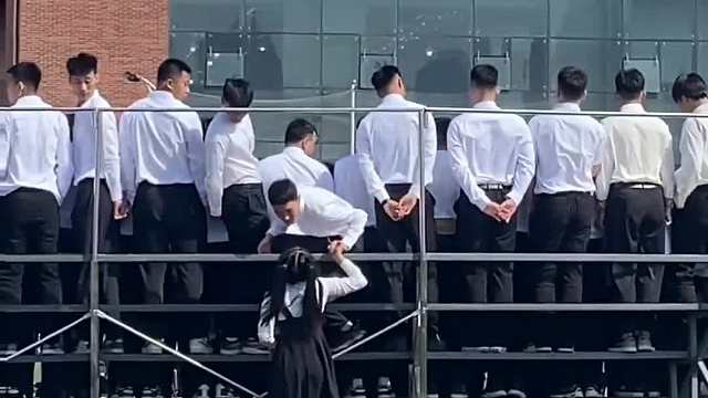 每个女生上学的时候都会脑补这一幕