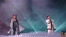 “我知道你才是这世界上无与伦比的美丽”#莫文蔚   #张杰   演唱《无与伦比的美丽》，两人充满故事